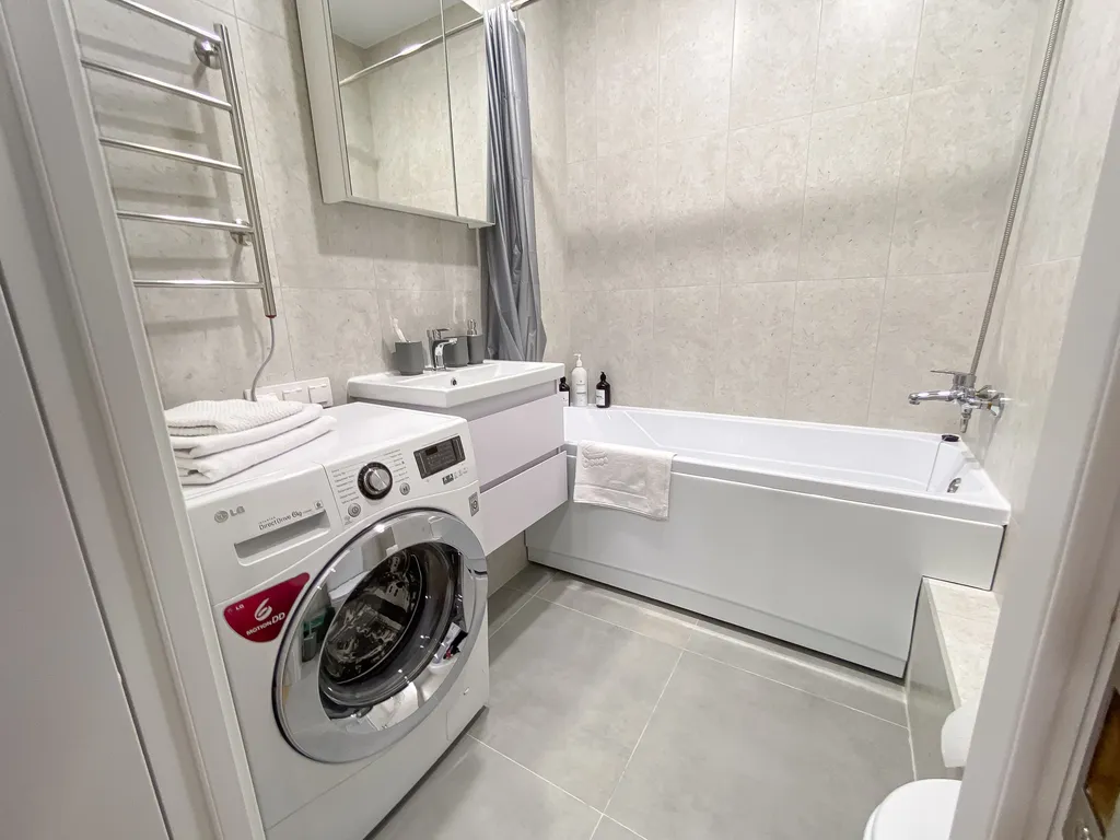 Квартира с большим ТВ у Суворовского училища