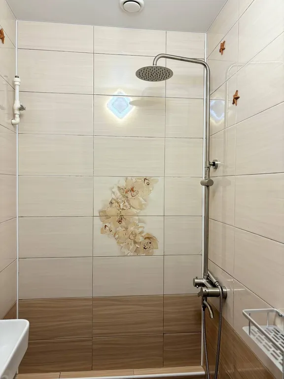 Апартаменты на берегу озера с видом на гору Бештау