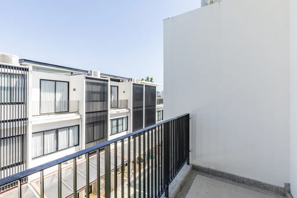 Awesome 3bd Townhouse with a patio