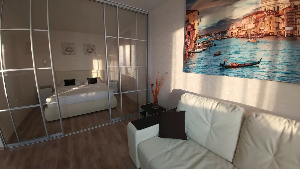 Очень стильная и светлая квартира-студия в центре — аренда посуточно в Ульяновск