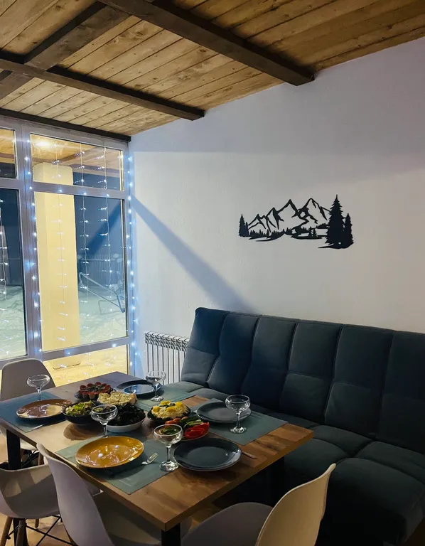 Уютный дом среди гор