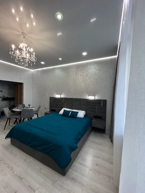 Новая квартира в центре города с видом на горы