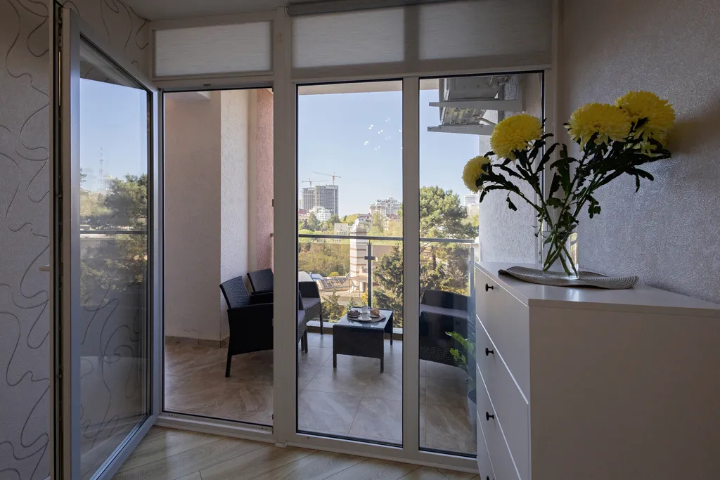 Двухкомнатные апартаменты с балконом рядом с морем