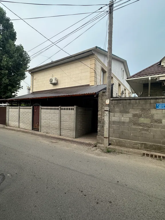 Уютный дом в центре Алматы