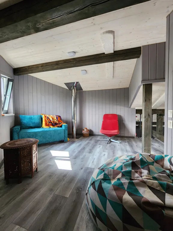 Дом с бассейном, в деревне