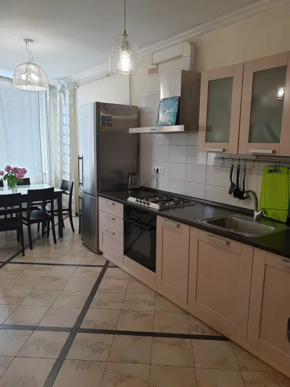 Просторная видовая квартира с кондиционером в 5 минутах от моря