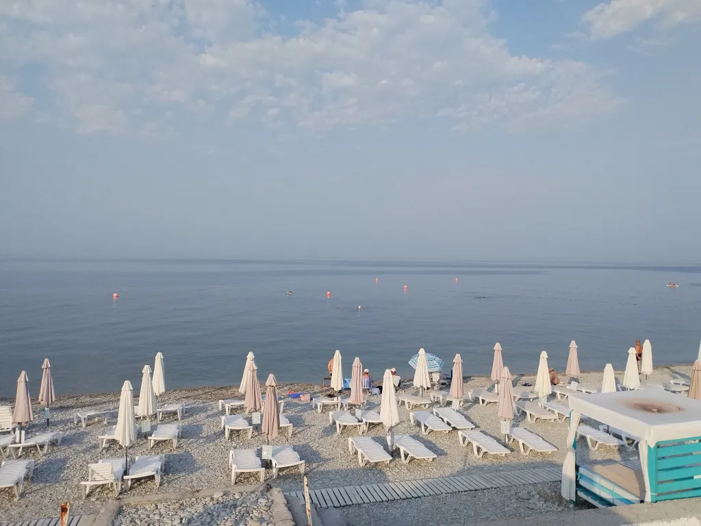 Уютный деревянный дом-бунгало