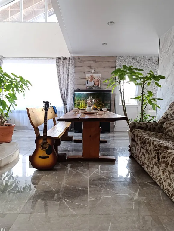 Уютный домик в деревне с беседкой и мангалом на улице