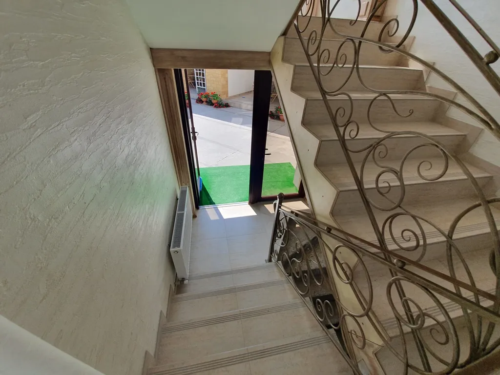 Жилье со своей кухней в частном секторе возле кинотеатра ракета