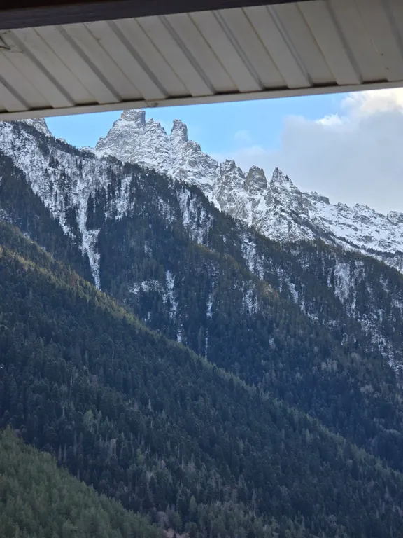 Апартаменты в центре с видом на горы