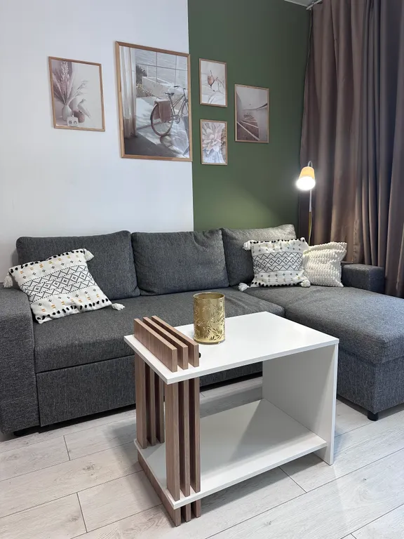 Thursday's apartment