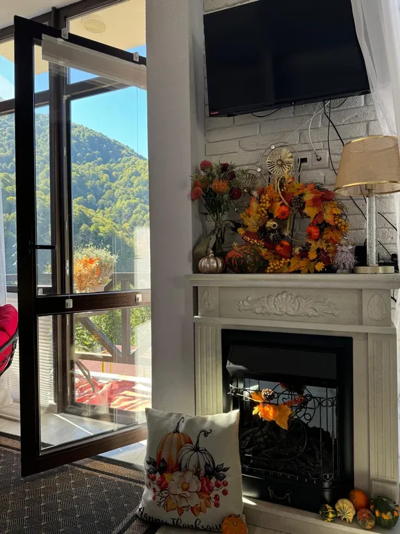 Солнечная стильная студия в горах Красной Поляны