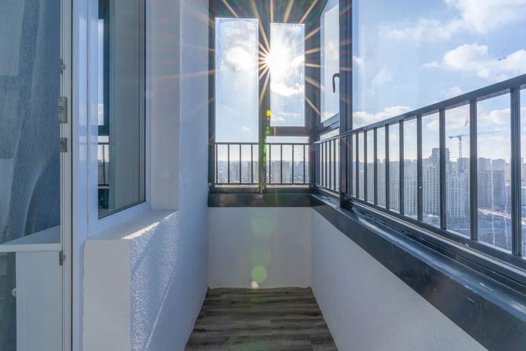 Апартамент с угловой солнечной спальней и видом на город