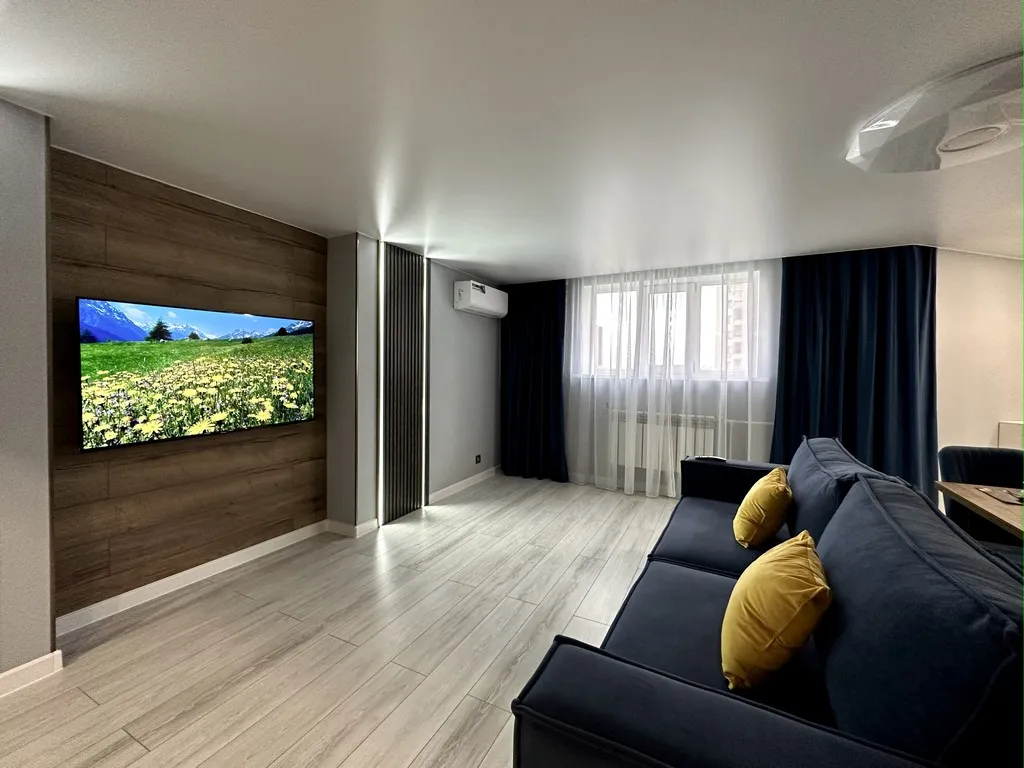 Просторная дизайнерская евродвушка в центре