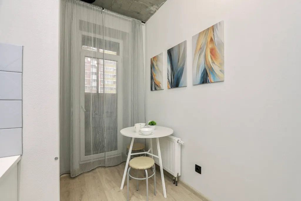 Милeйшaя студия с балконoм в центре гоpодa