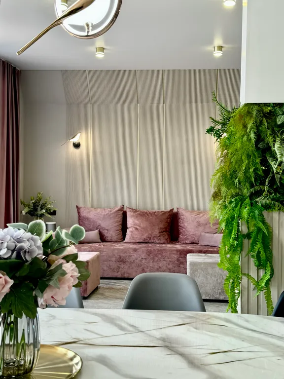 Дом с теплым бассейном на озере