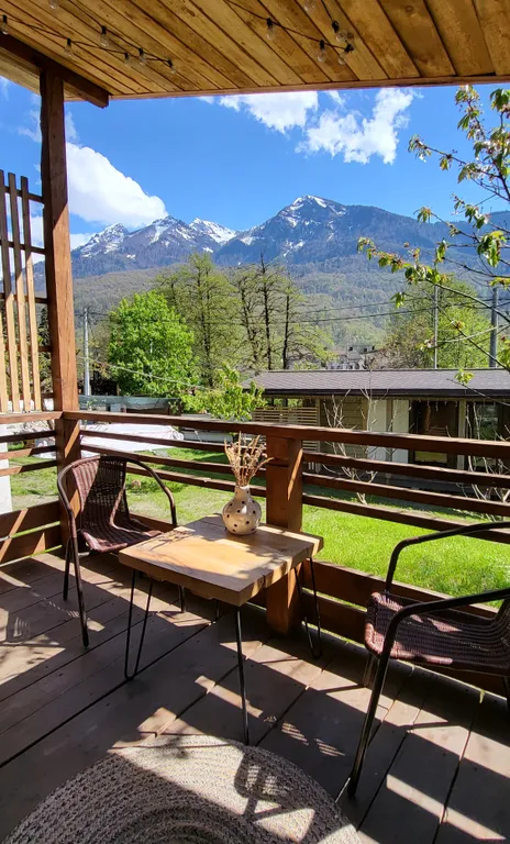 Домик в эко стиле с видом на горы