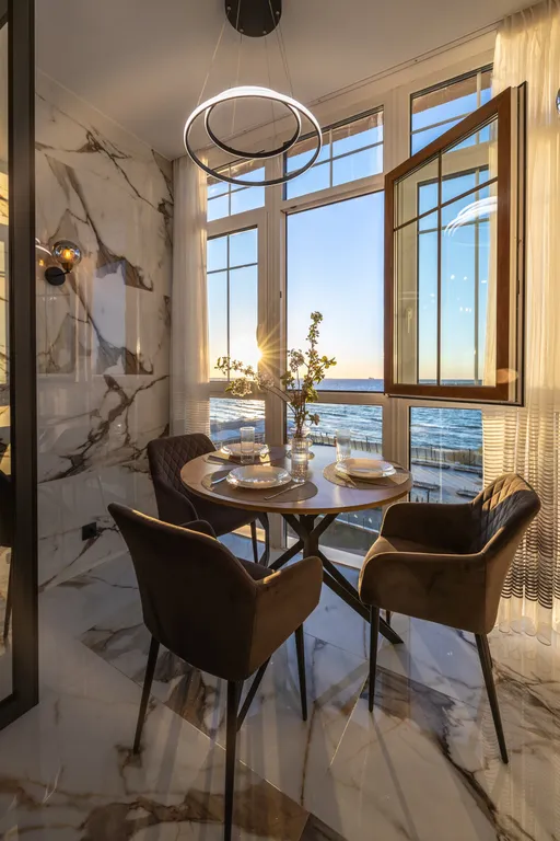 Дизайнерский апартамент с видом на море