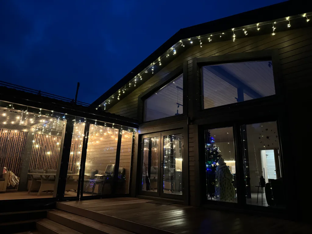 Загородный дом на берегу реки со своим пляжем