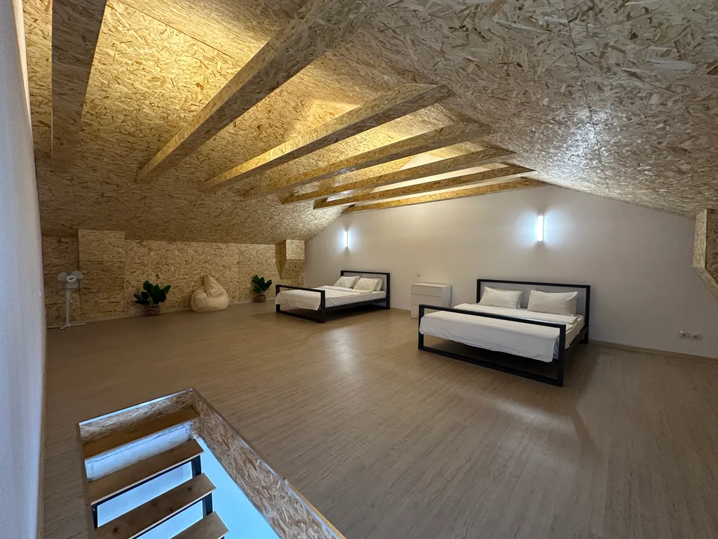 Двухэтажные апартаменты с балконом Столица 2313