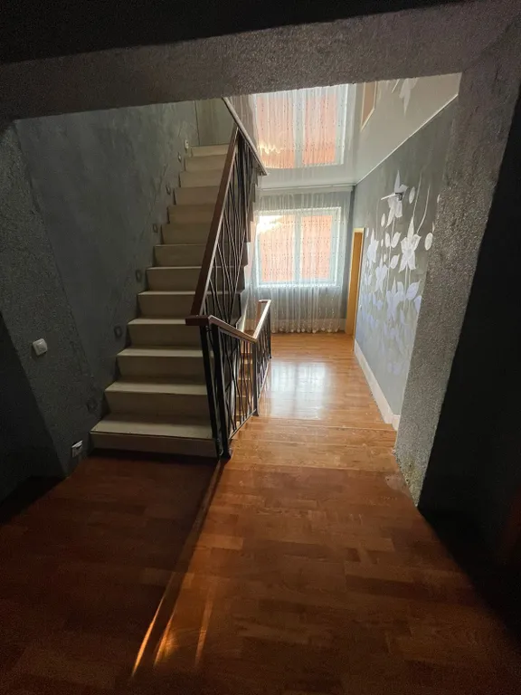 Просторный загородный дом