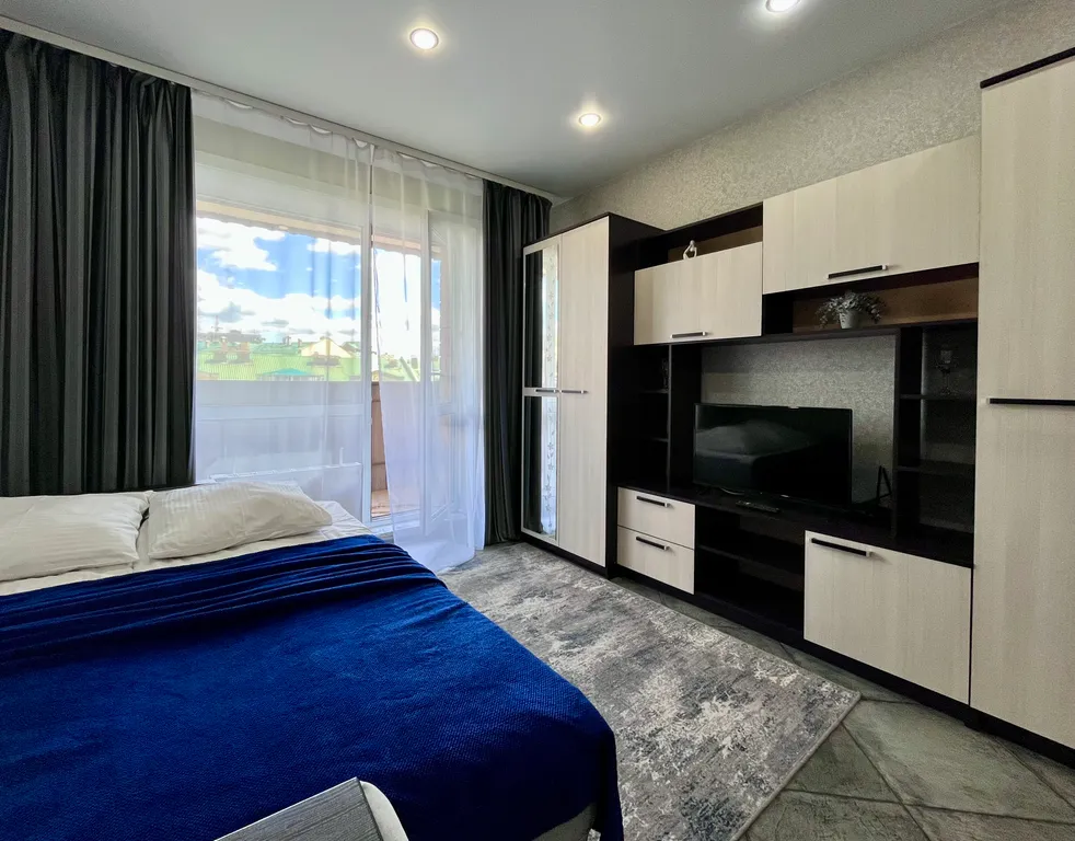 Апартамент с балконом возле аэропорта