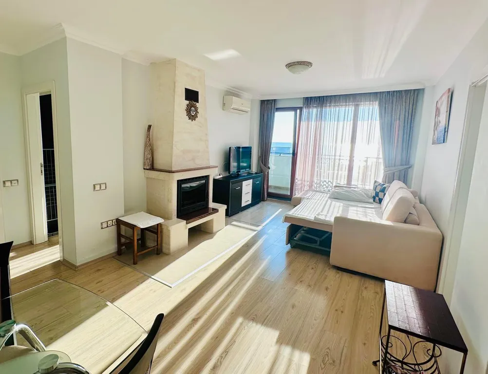 Трёхкомнатная квартира у пляжа, вид на море из всех комнат, два бассейна — аренда посуточно в Поморие