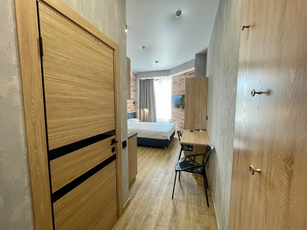 "В Гости!" на Запорожской 69  (1к студия №7 рядом с БЦ "Сити")