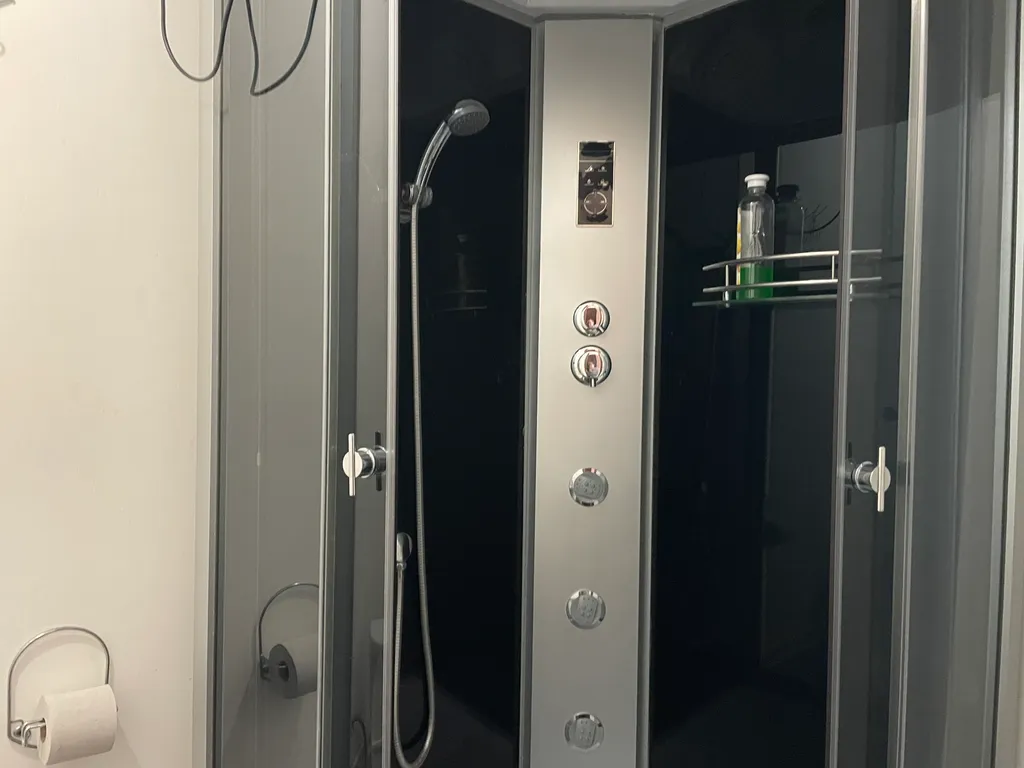 Комната со своим санузлом в апартаментах