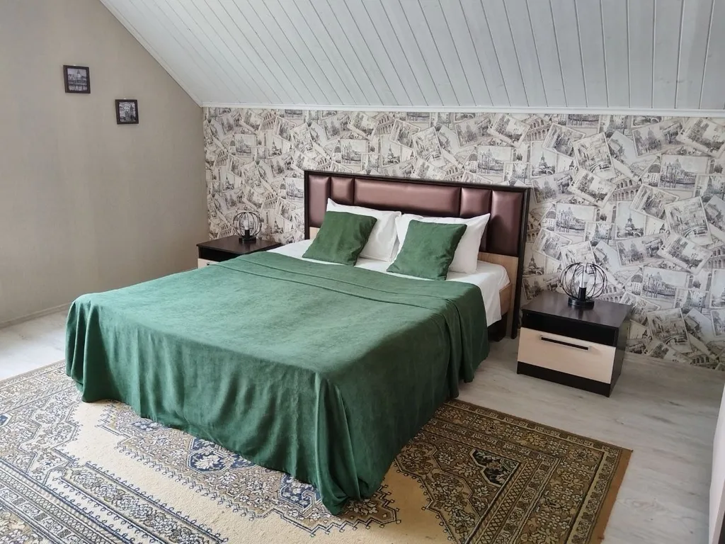 Дом с беседкой