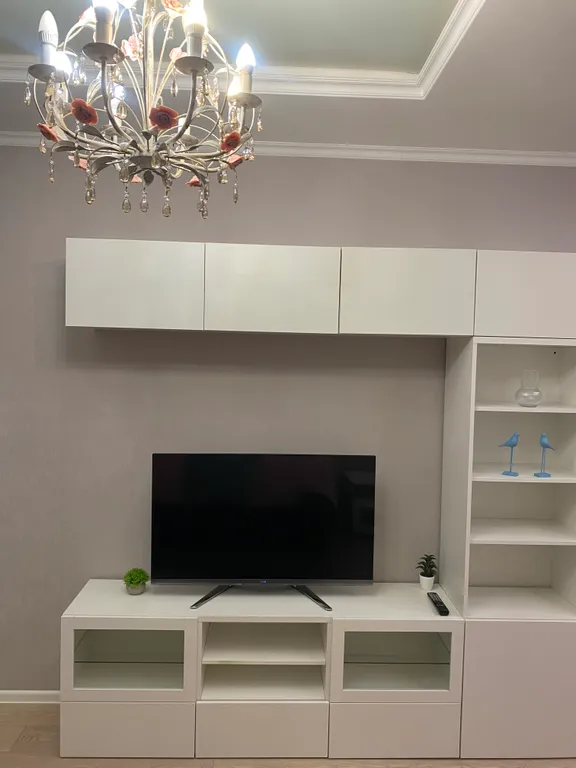 Стильная квартира с разноплановым освещением