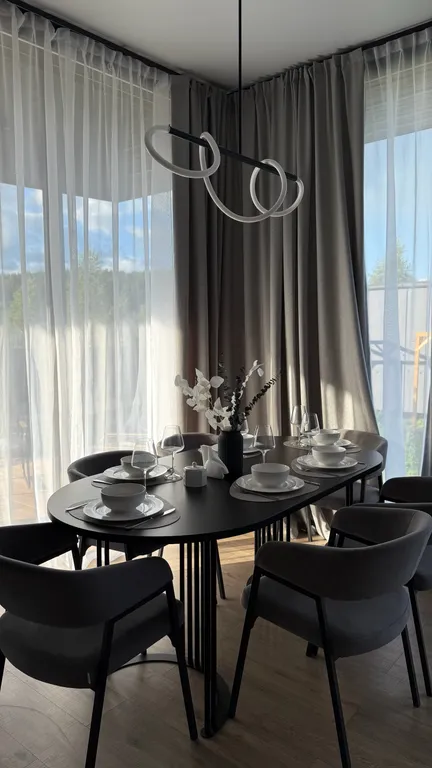 Просторный дом с сауной и камином в окружении леса и реки