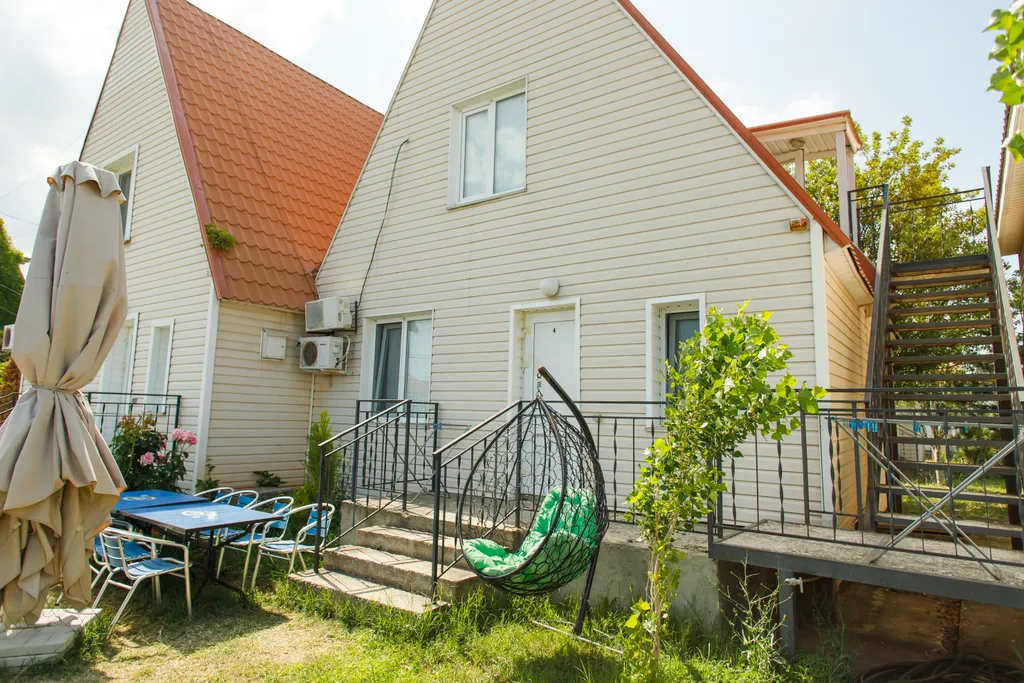 Домик на берегу Черного моря