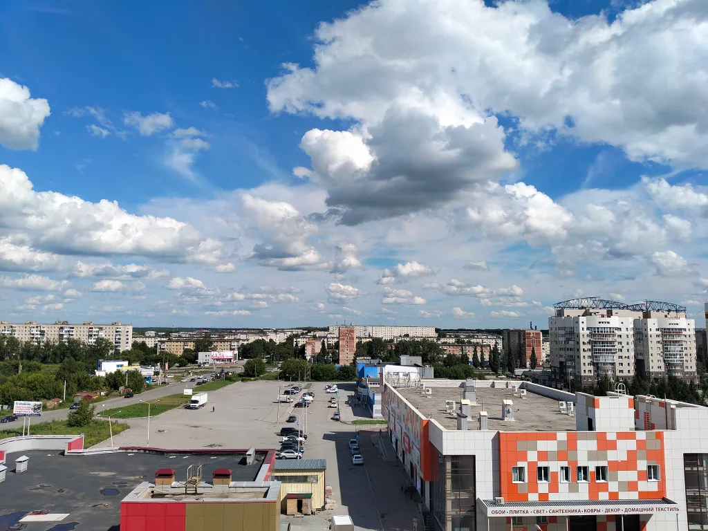 Уютная светлая квартира с придомовым видеонаблюдением — аренда посуточно в Каменск-Уральский