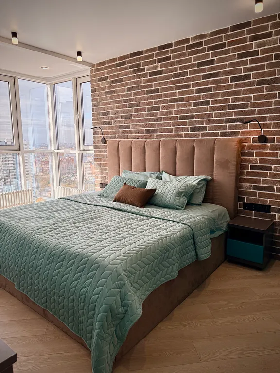 Уютная квартира с панорамными окнами