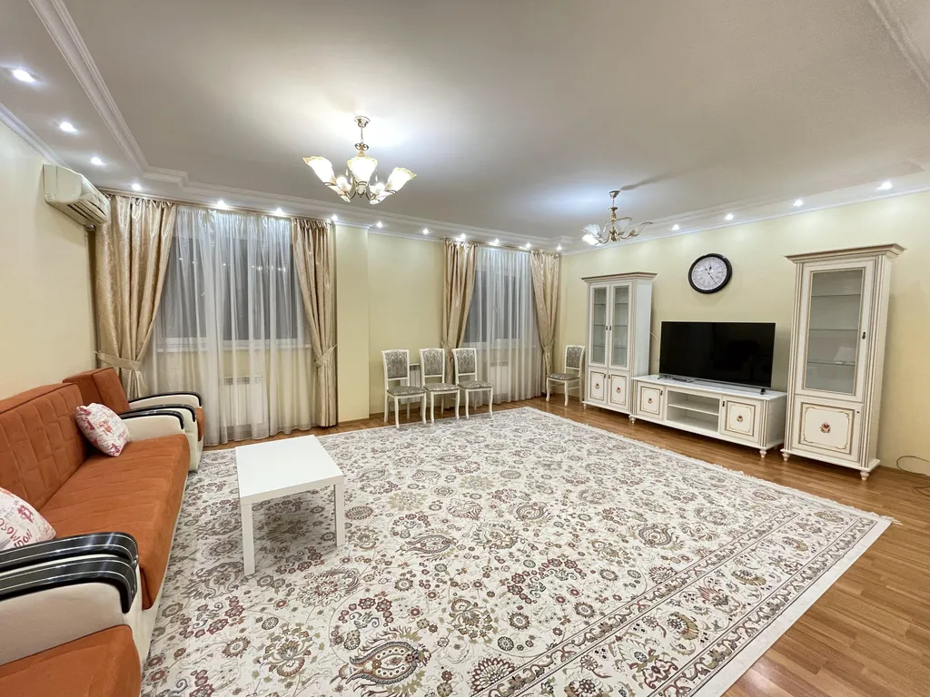 Светлая и солнечная 3-комнатная квартира — аренда посуточно в Атырау