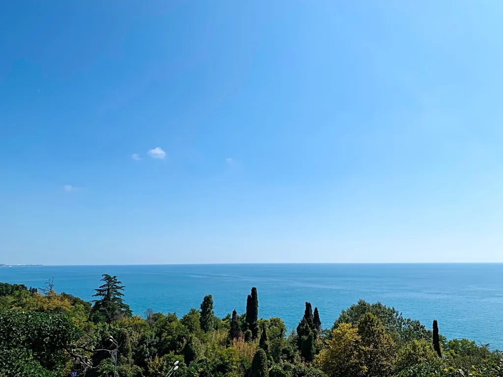 Бассейн. Живописный вид на море