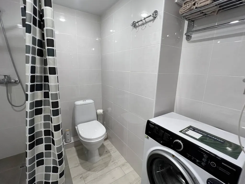 Просторная студия с балконом