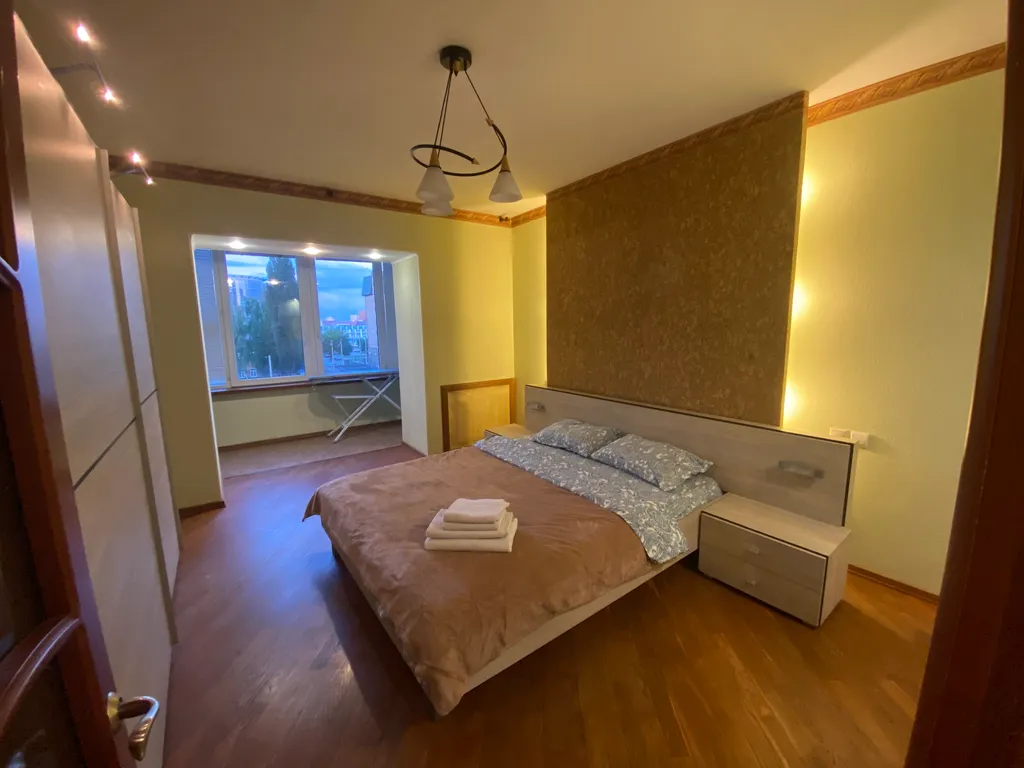 Двухкомнатная квартира рядом с АРТ квадратом