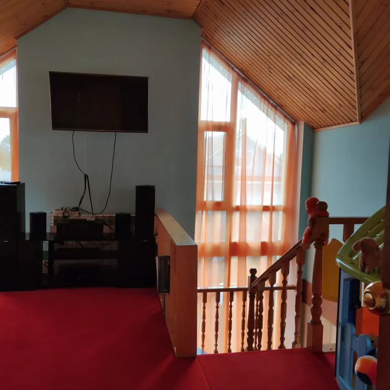 Гостевой дом Панорама на набережной реки Вичкинза с видом на Храм