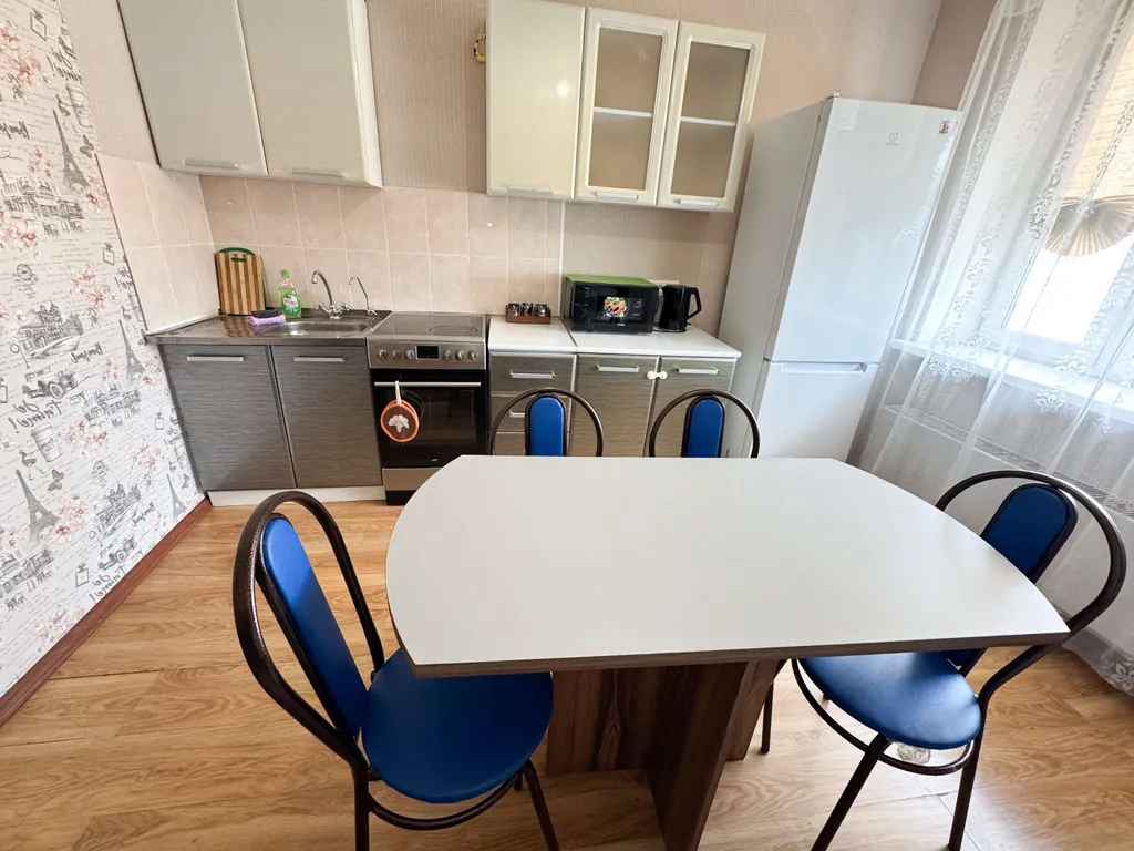 Квартира Просторная квартира с современным дизайном и мягкой мебелью — Лобня