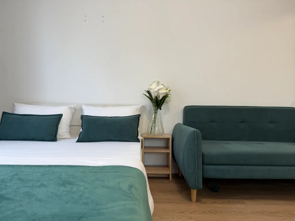 Тут хорошо на Космонавтов