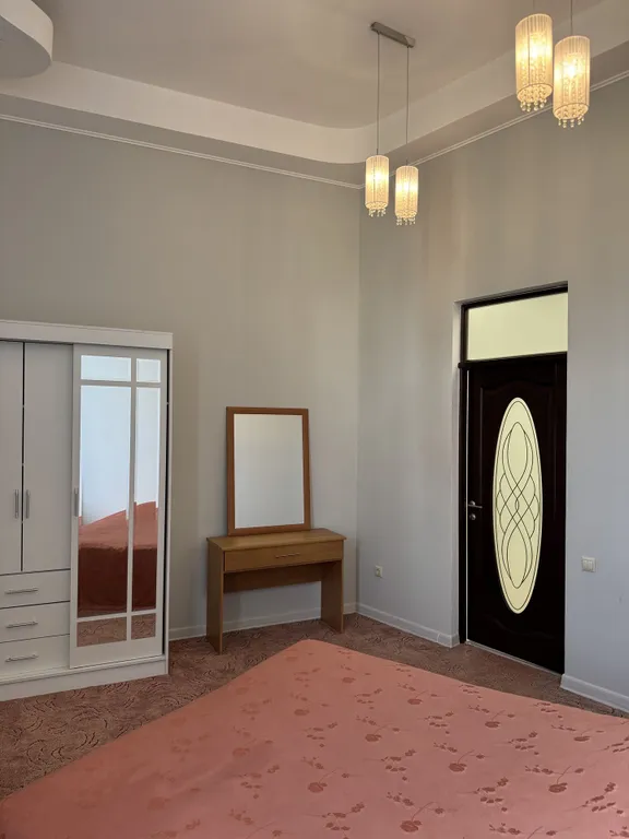 1-й этаж под ключ в центре - 15 мин до центрального пляжа