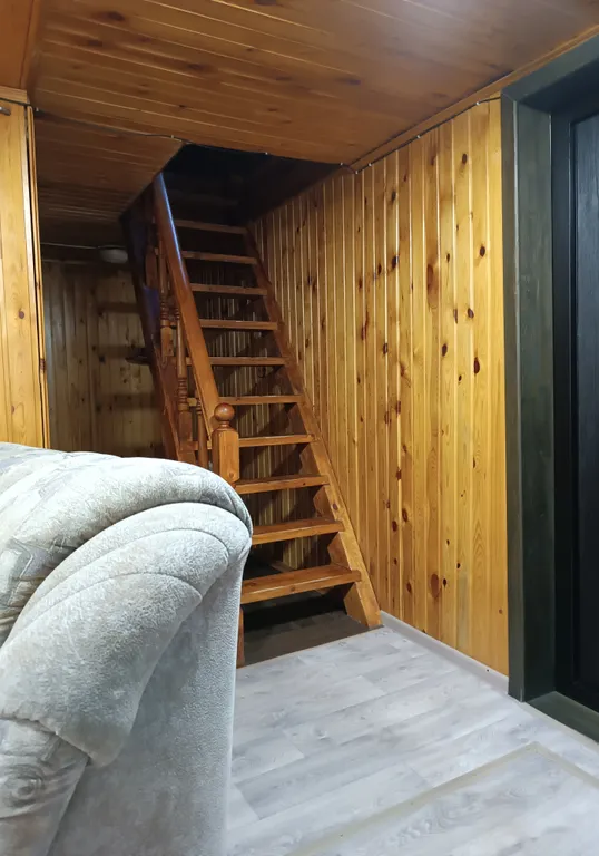 Уютный домик у реки