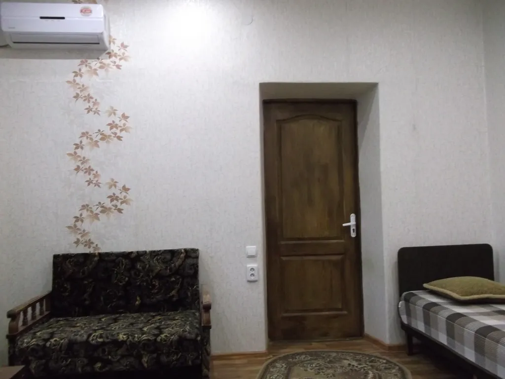 Часть дома с двумя комнатами