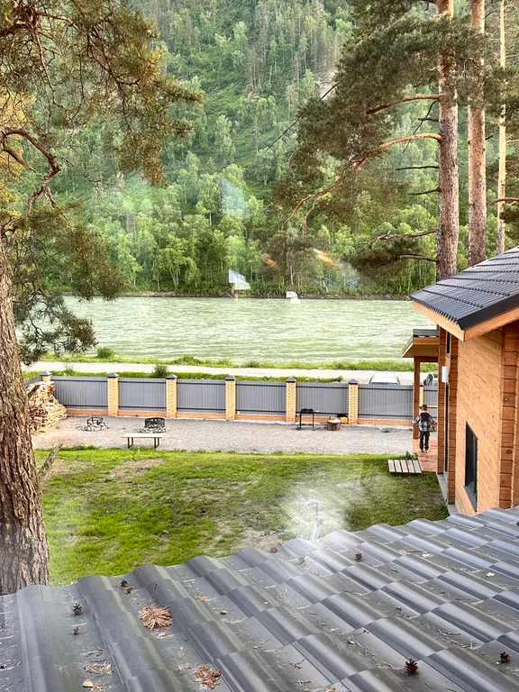 Новый круглогодичный коттедж из бруса на берегу Катуни