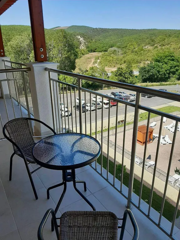 Уютная квартира с видом на горы и бассейн