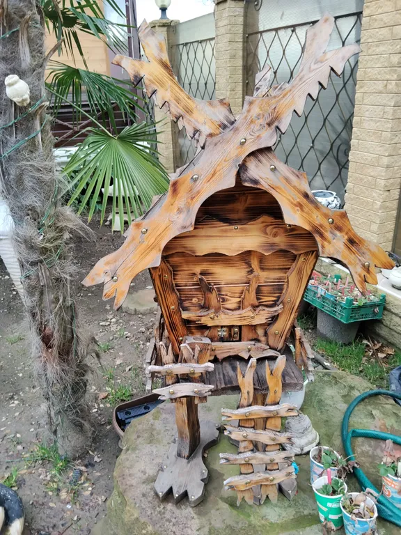 Дом замок с видом на море и горы