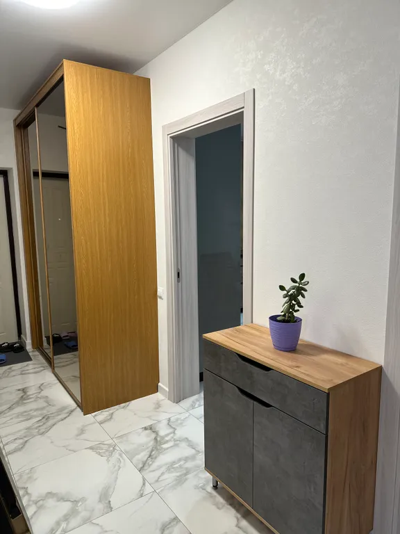 Уютный новый дом в центре города с бассейном