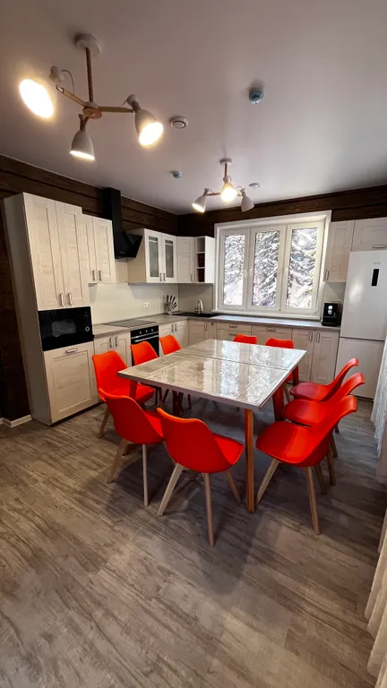 Usadba gesh - оранжевый дом в центре сибирского леса